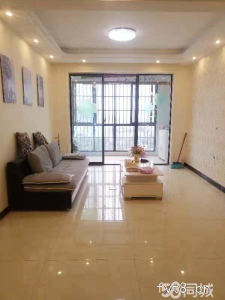 中央豪景 电梯十楼 赠送10平方 四室一卫