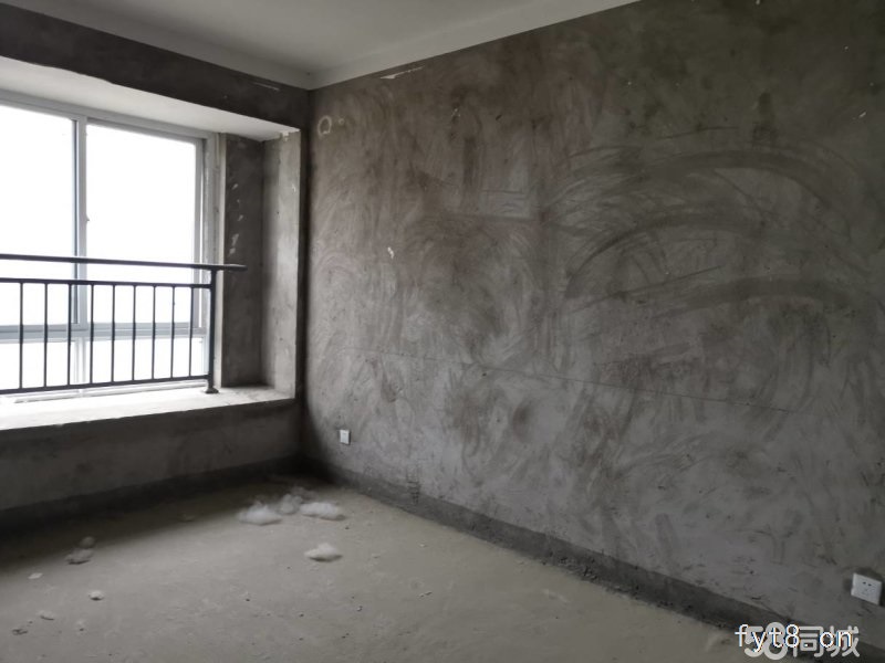 金马中央公馆 118平 72万 急卖 4个房间房 玉泉学校