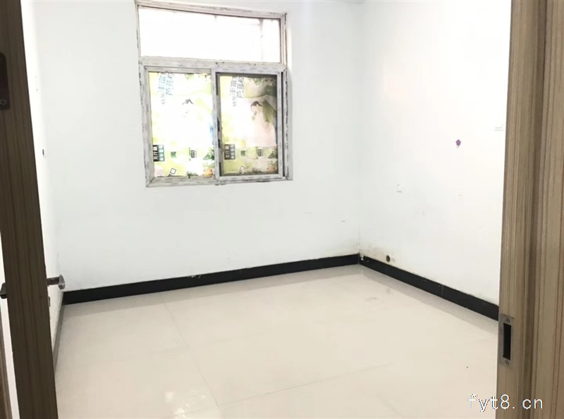 一楼带独立院,大常庄4室2厅1卫48万元,分证满5年